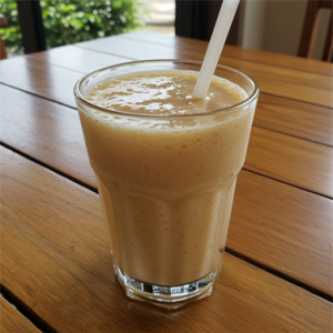 Banan-smoothie i et glass.